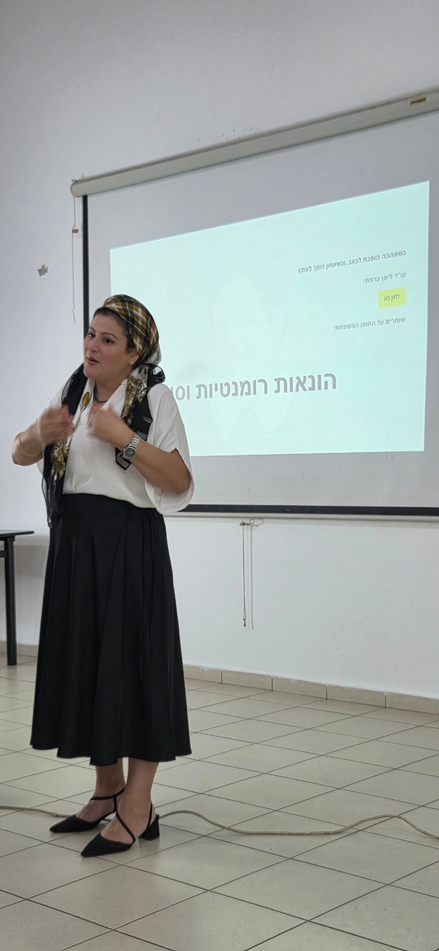 עו״ד ליאן צרפתי מרצה על הגנה משפטית לגיל השלישי